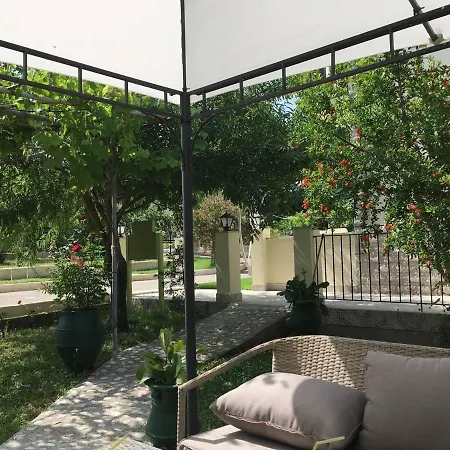Stylish - Green House Apartment