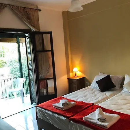 Stylish - Green House Apartment